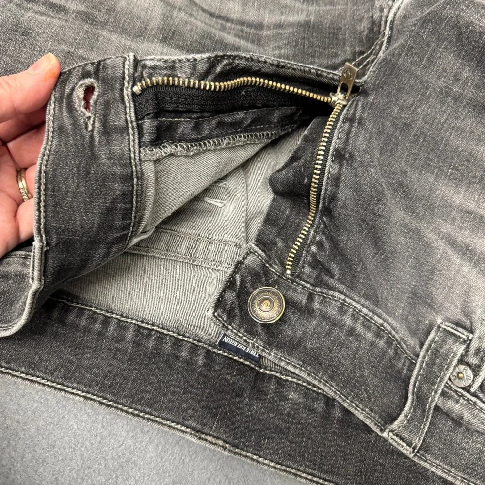 True Religion Jeans Mens 40 (40x32 ACTUAL) Geno Slim Flap Pocket Gray Denim